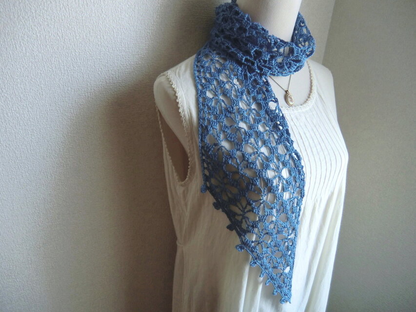 リネン　麻　花模様のストール（オリエントブルー）