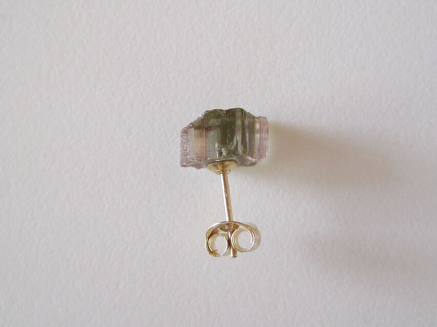 『melon 』ピアスお纏めページ スモーキークォーツの軟骨ピアス│小さめの可愛らしいフラワー