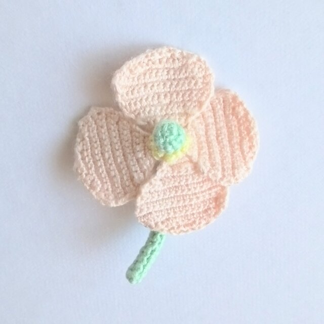 かぎ編みのお花ブローチ　シャーベットカラー
