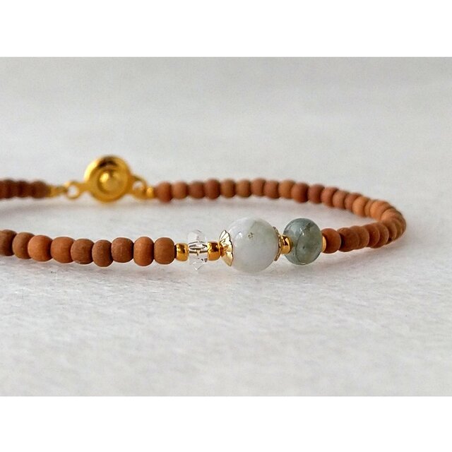 白檀ブレスレット 白翡翠＆モスアクアマリン【5月誕生石】 | iichi