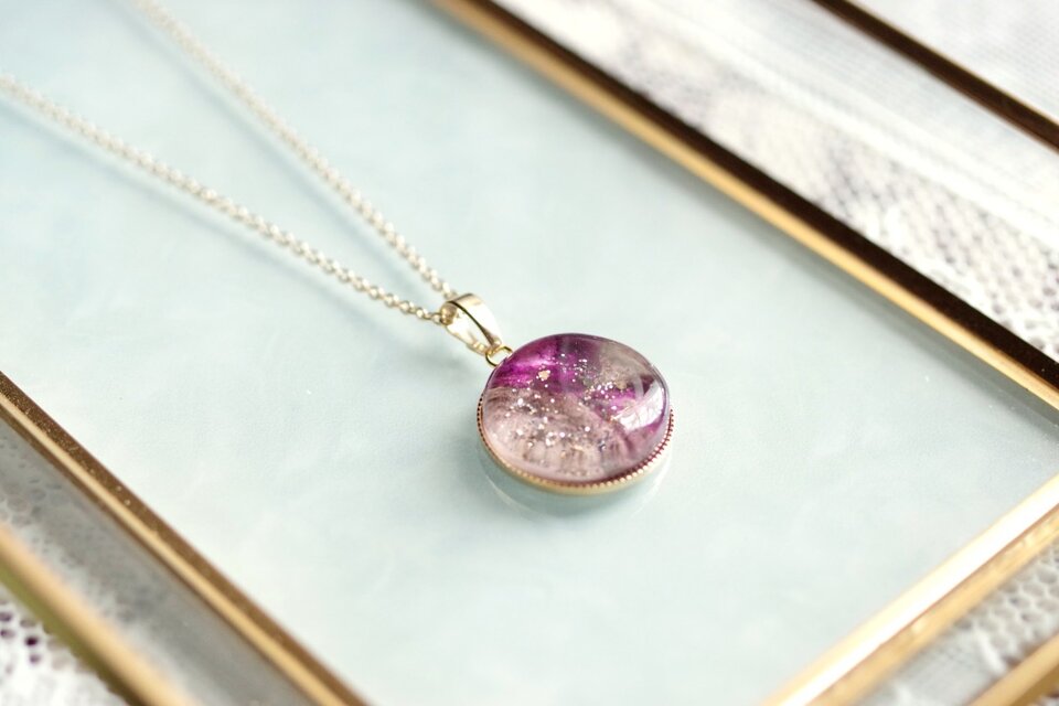 レジンアート　ラウンドペンダント〈源氏香〉