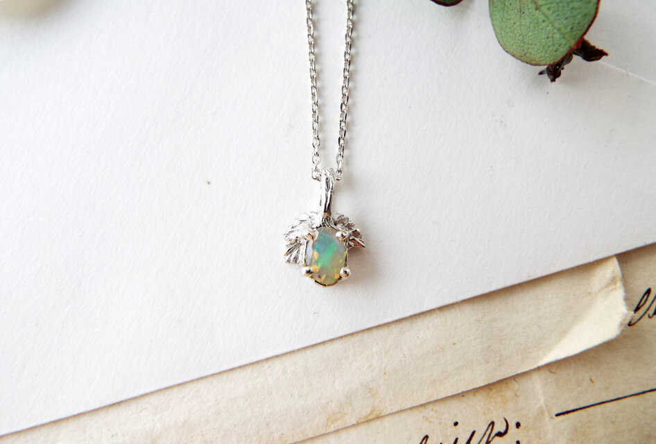 【一点物】ちいさなオパールのネックレス