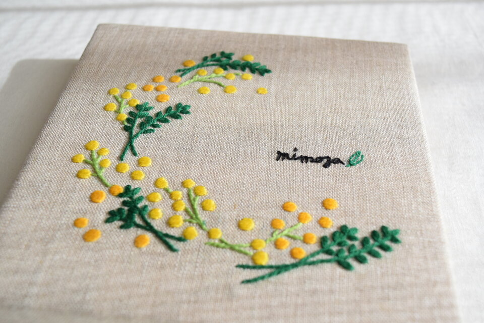 手刺繍・ファブリックパネル 「ミモザ」