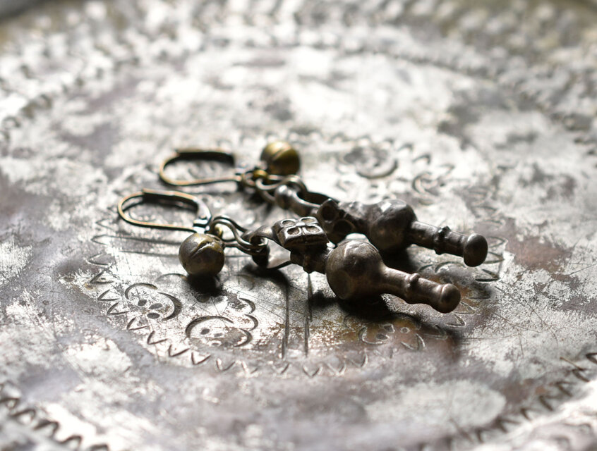 花模様笛の様なoldアフガンメタルパーツ、民族鈴のピアス