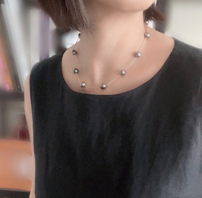 タヒチカラーに染まった大粒 淡水バロックパールのステーションネックレス　約8〜9.5mm　（再販）