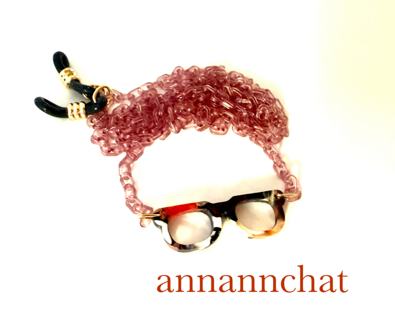 【超軽　お洒落な眼鏡モチーフ　ワインレッド　赤　グラスコード】軽い　金属チェーン不使用