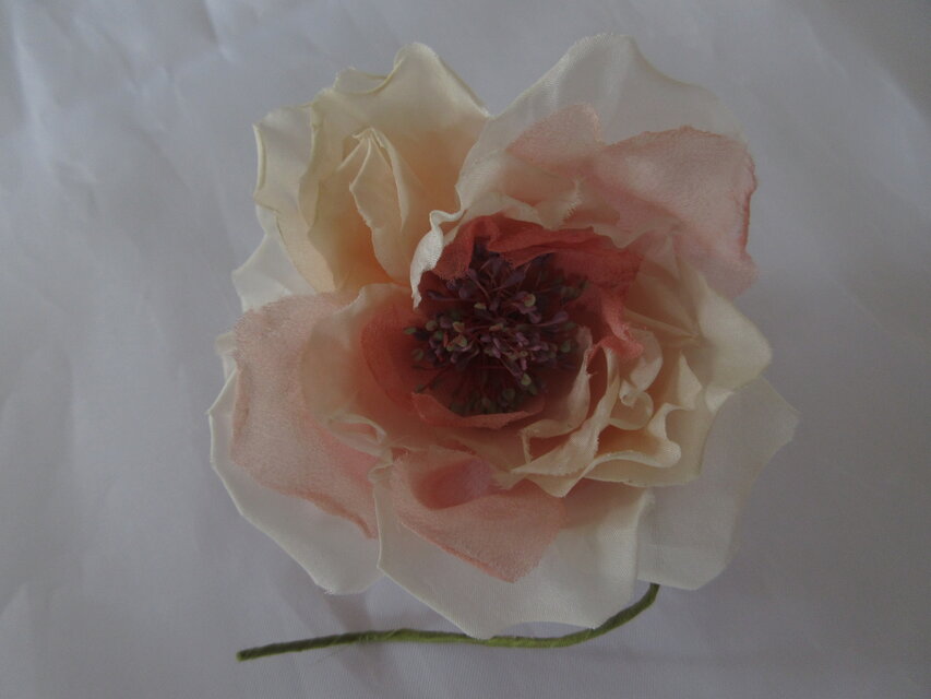 シルクのバラコサージュ