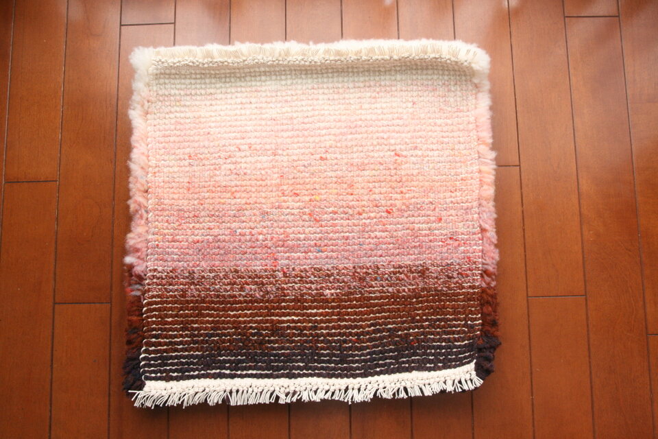 ノッティングチェアマット ホームスパン（手紡ぎ手織り）【cherry-2