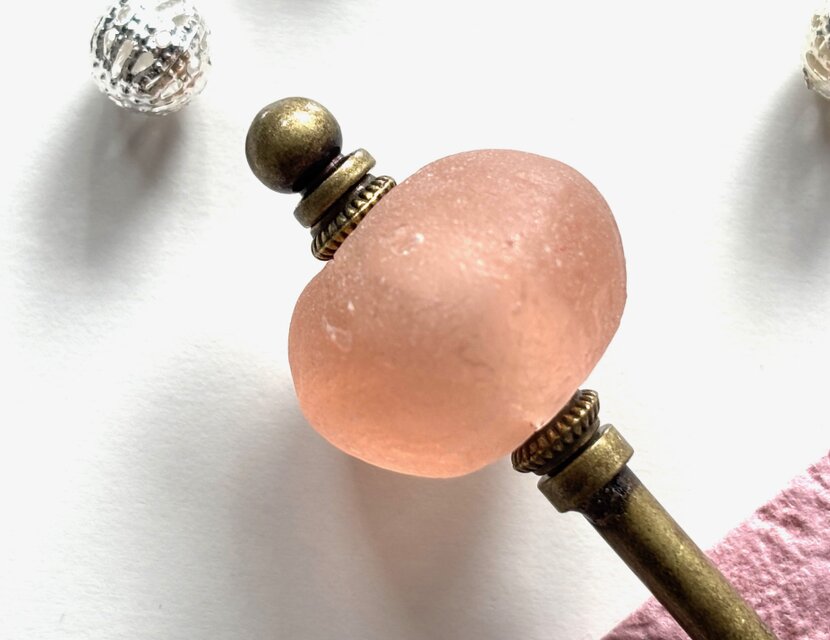 かんざし　オレンジのアフリカンパウダーガラスビーズ　一本挿し　一本簪　ガラス　透明　涼しげ　ナチュラル