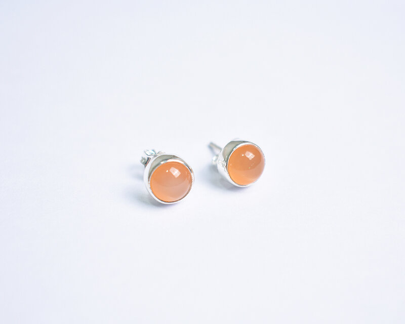 とろけるようなピーチカラー！魅惑的な天然石ピーチムーンストーンの