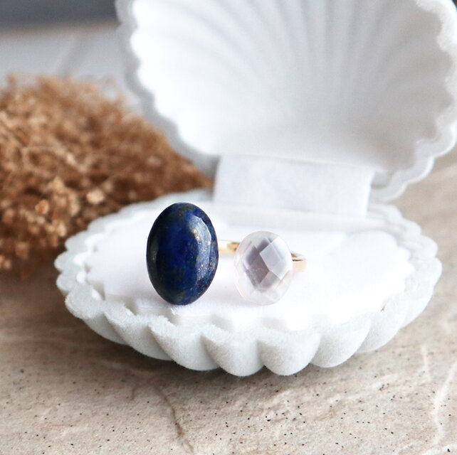 ラピスラズリとホワイトシェルのフォークリング☆ネイビー×ホワイト 金アレ対応