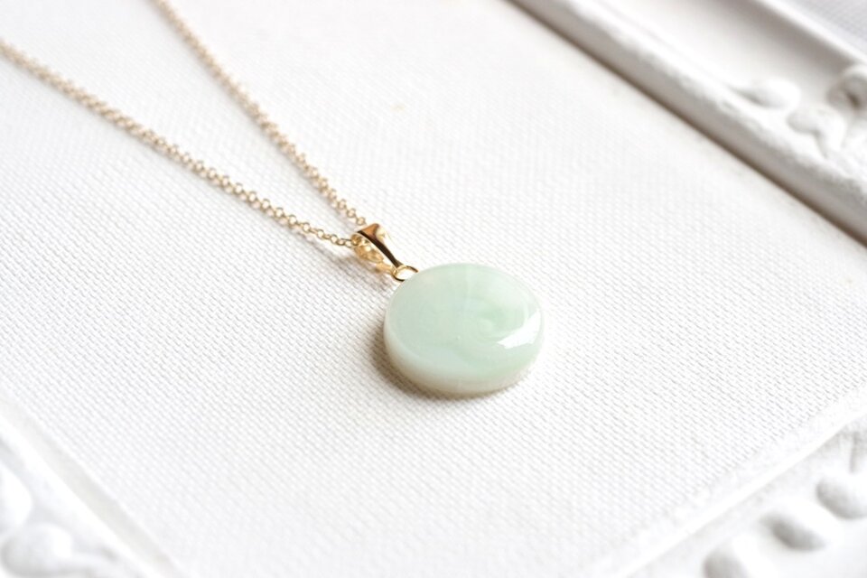 レジンアート　ラウンドペンダント〈遠い谺〉