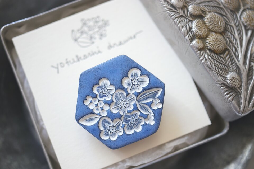 : : : 陶土の草花ブローチ : : : 1361