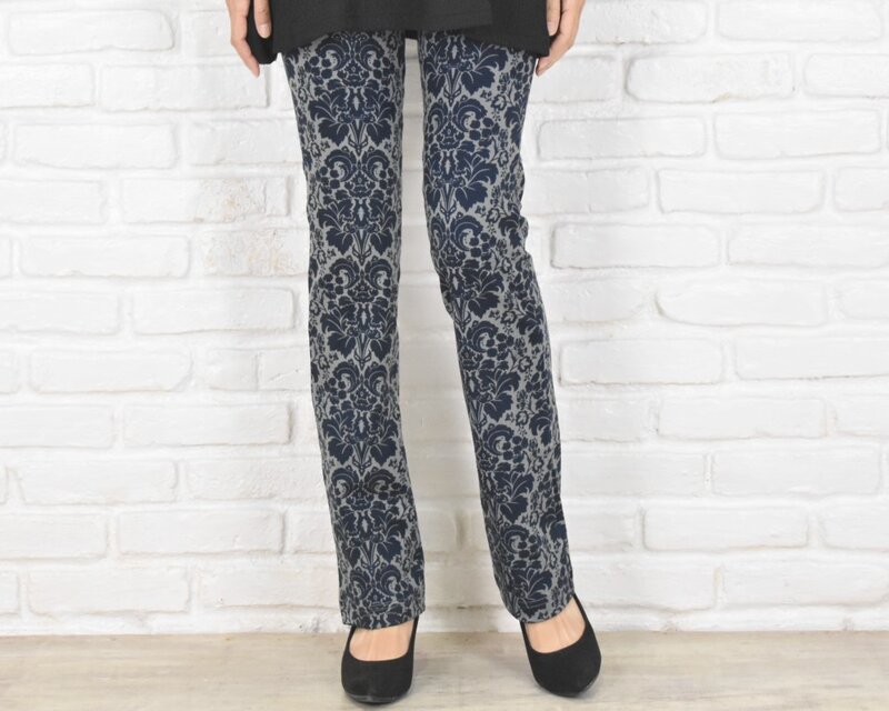 驚きの穿き心地！おしゃれなアラベスク柄ストレートストレッチロングパンツ　ネイビー　大きいサイズあり