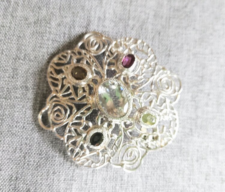 グリーンアメジストブローチ