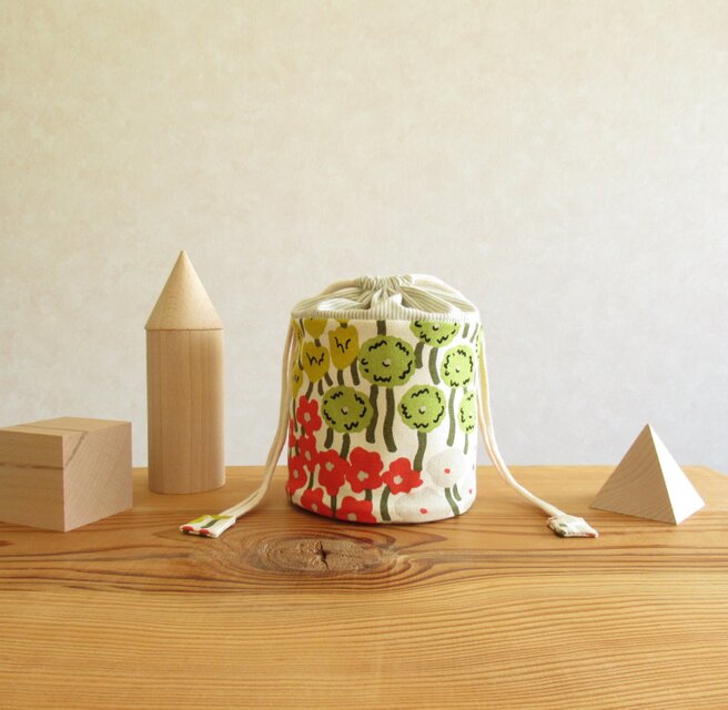 コロンとした小物入れ（筒型）お花畑、レッド