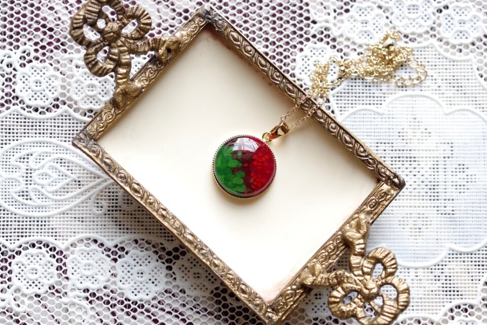 レジンアート　ラウンドペンダント〈薔薇迷宮〉