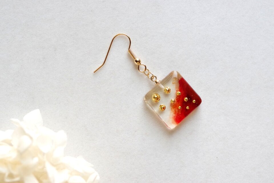 レジンアート　スクエアピアス〈夕日の落とし子〉