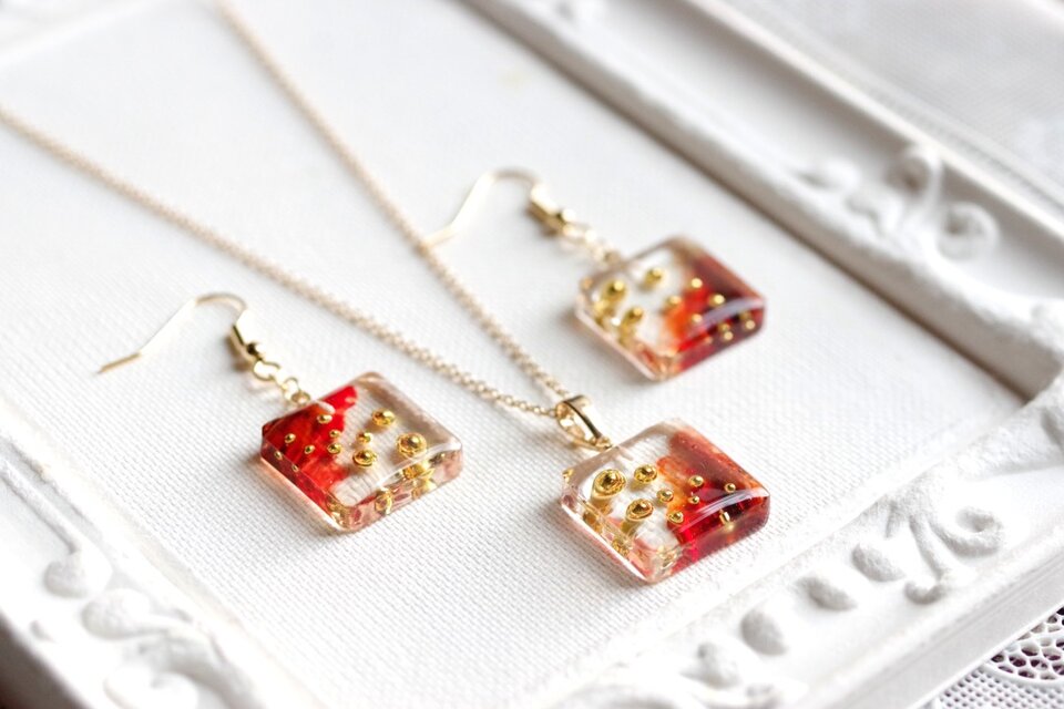 レジンアート スクエアピアス〈夕日の落とし子〉 | iichi 日々の暮らし