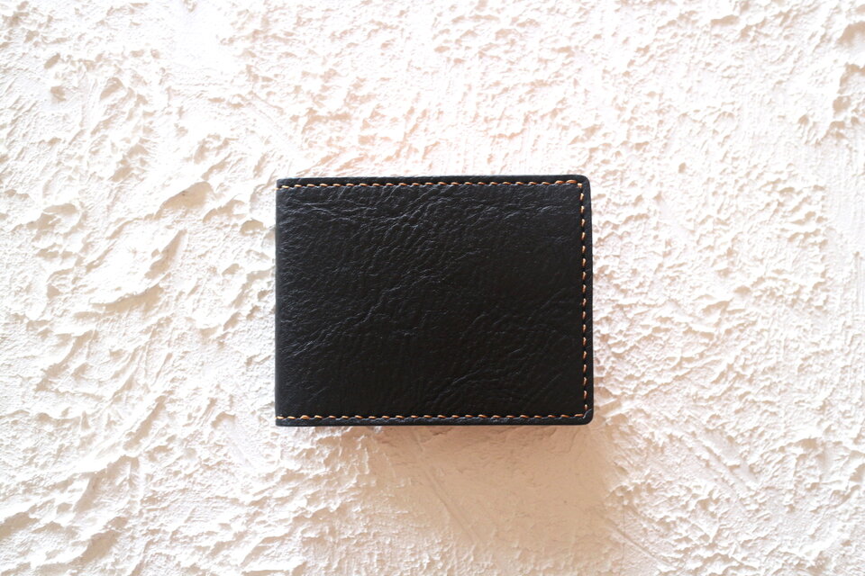 【一点物即納品】手縫いの二つ折り財布 ～イタリアンレザー バケッタ800～ ブラック×キャメルブラウン