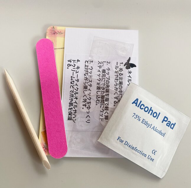 爽やかブルー×ぷっくりフラワーの春夏ニュアンスネイルチップ | iichi