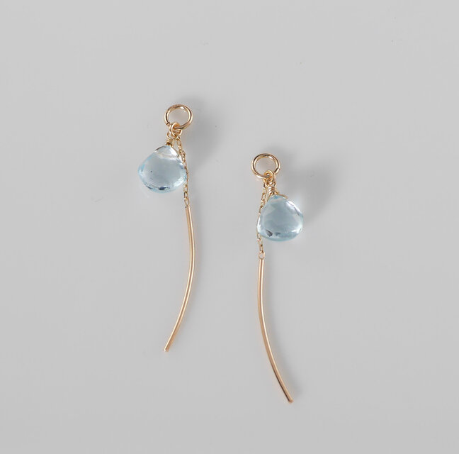 #1046C_BL ブルートパーズ　カーブバー　K10チェーンチャーム