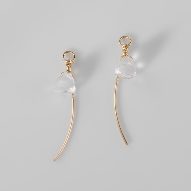 #1046C_IC アイスクォーツ　カーブバー　K10チェーンチャーム