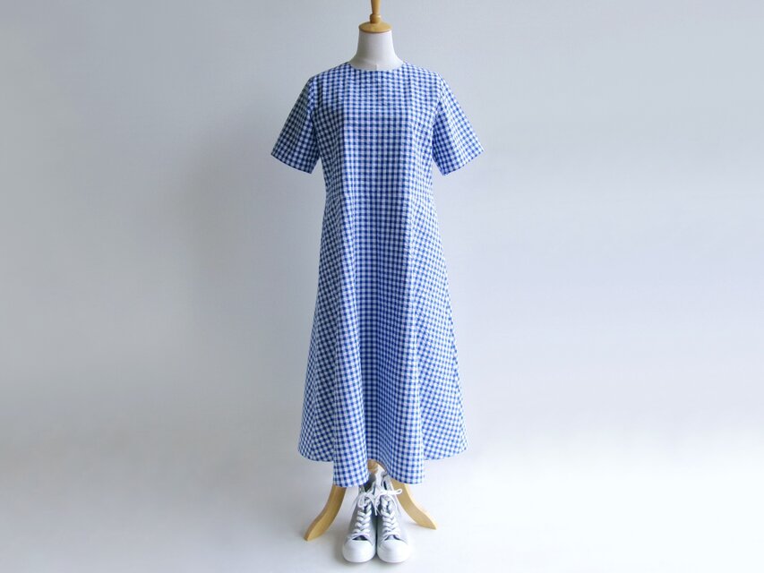 国産サッカー生地＊シンプルなフレアワンピース（青×白ギンガムチェック）