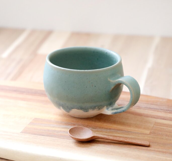 森の緑とマット釉のかけ分けマグカップ