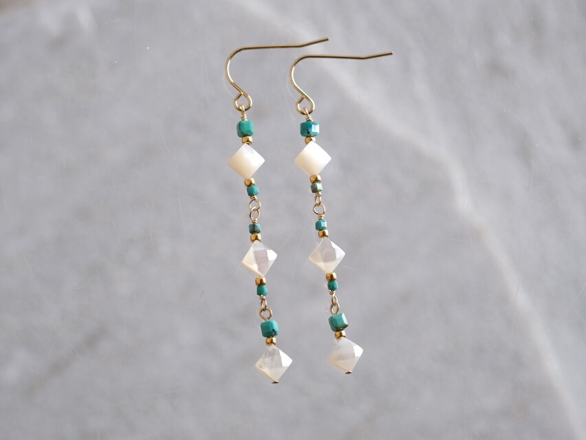 turquoise ＆mother of pearl earring：天然石ターコイズ/マザーオブパール　ピアス・イヤリング