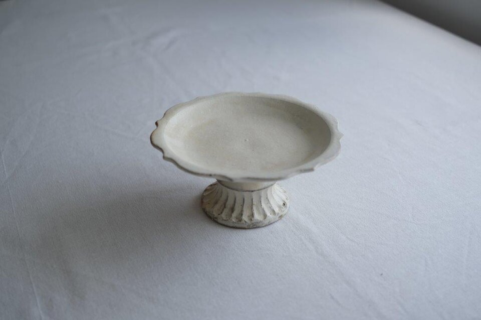 【再販】炭化粉引高台付皿・大