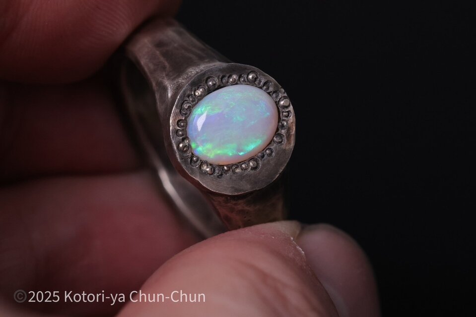 シグネットリングシリーズ】オーストラリア産蛍光オパール・シルバー