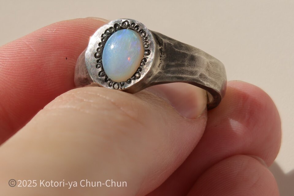 シグネットリングシリーズ】オーストラリア産蛍光オパール