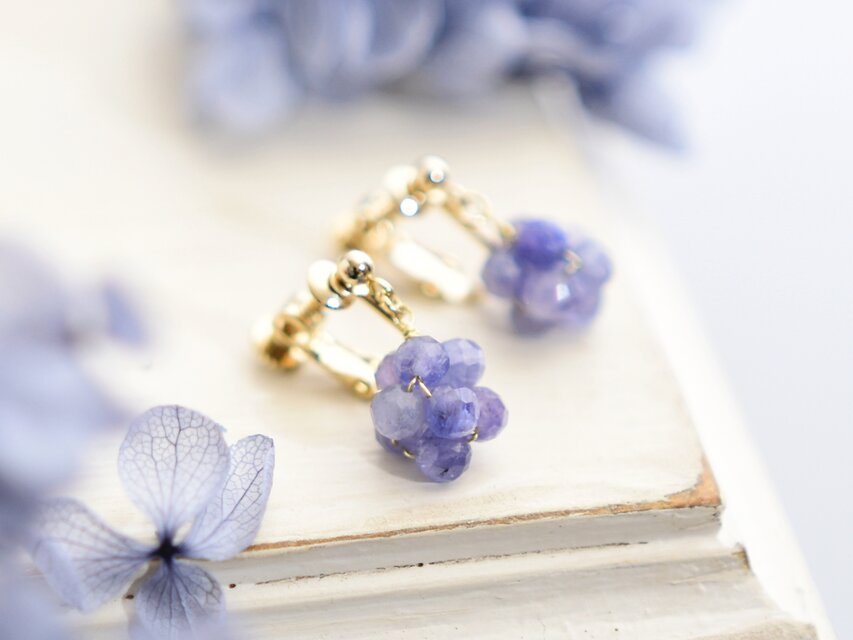 【イヤリング】タンザナイト くすみ紫陽花色　実 金平糖 12月誕生石／誕生日プレゼントにも