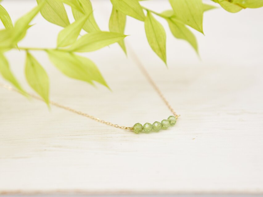 【14kgf ネックレス】新芽 若葉 若草 イエローグリーン ペリドット 天然石・8月誕生石