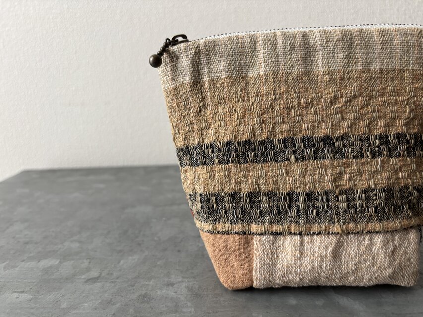 手紡ぎ手織り布　つぎはぎのポーチ　＃模様