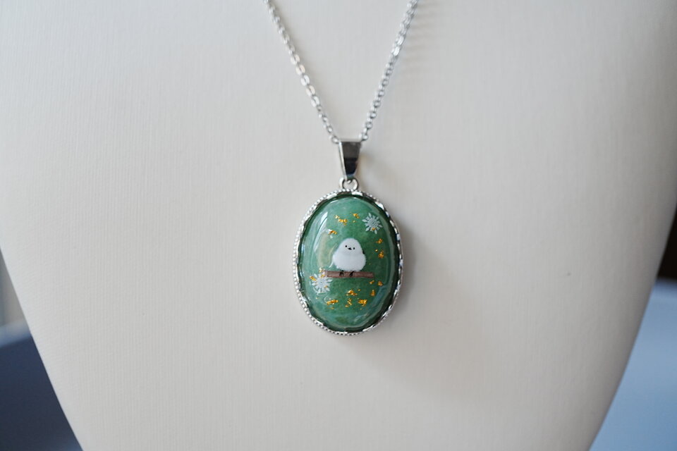 天然石グリーンアベンチュリンとシマエナガのペンダント ネックレス