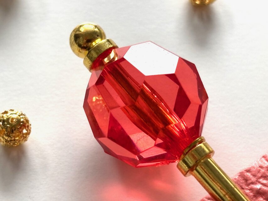 かんざし　多角形カットのクリアビーズ　赤　レッド　透明　桃色　涼しげ　一本簪　一本挿し　