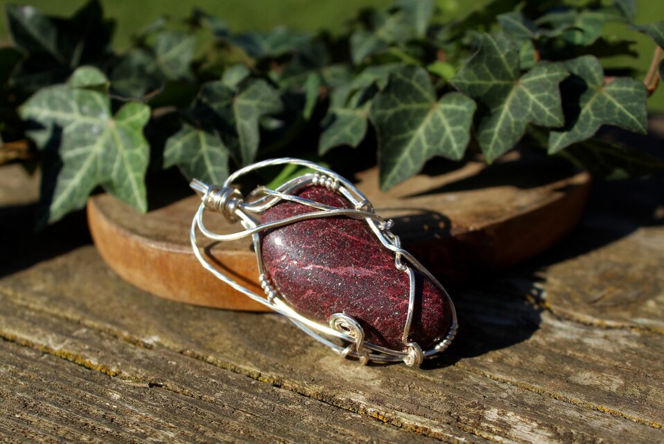 シナバー　未来の可能性、夢を実現する石