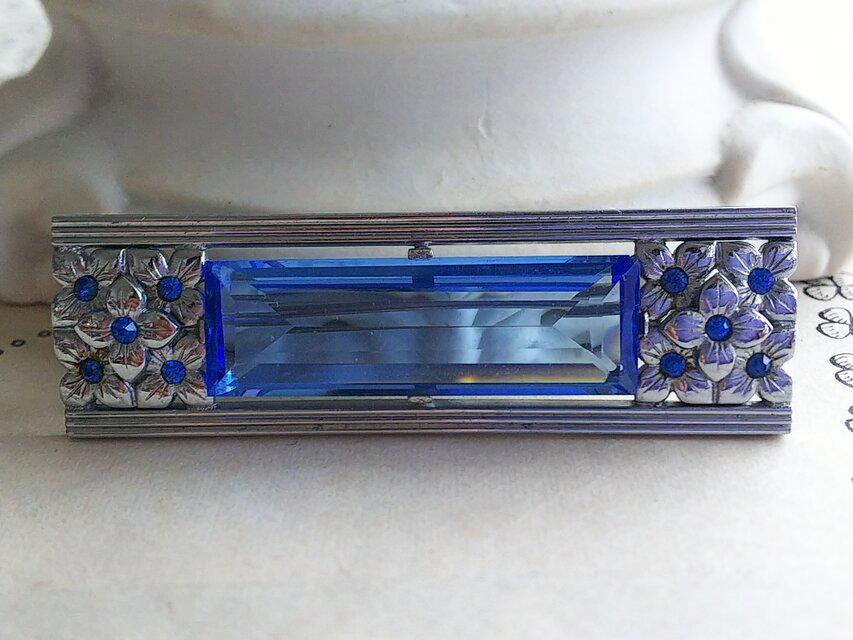 1930年代　サファイアBlue／お花いっぱいのブローチ　約62×19㎜