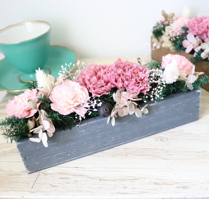 2wayカーネーションウッドボックスアレンジメント（プリザーブド