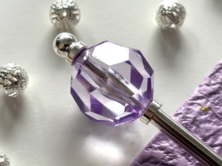かんざし　多角形カットのクリアビーズ　紫　パープ　透明　涼しげ　一本簪　一本挿し　カジュアル　普段使い　軽い　軽量