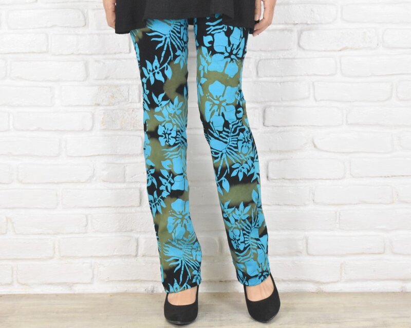 驚きの穿き心地！ハイビスカス柄ろうけつ染めストレートストレッチロングパンツ　ターコイズブルー　大きいサイズありのコピー