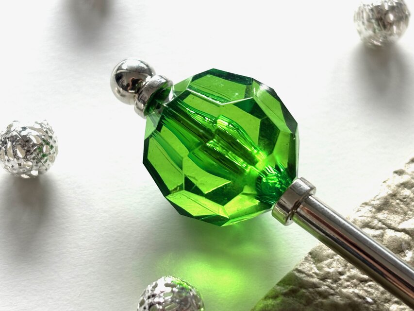 かんざし 多角形カットのクリアビーズ 濃緑 グリーン 夏 クリア 透明