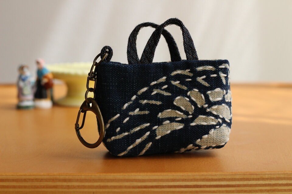おススメ♡  便利なバッグチャーム  ハンドメイド バッグに付けたいミニバッグチャーム【B】 | iichi 日々の暮らしを