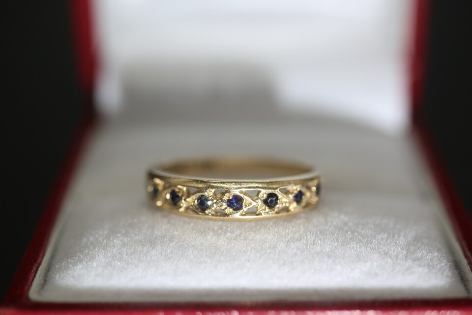ビンテージ 英国 イギリス 1979年 ブルーサファイア ゴールド 指輪 リング 純金率 375 ジュエリー J187