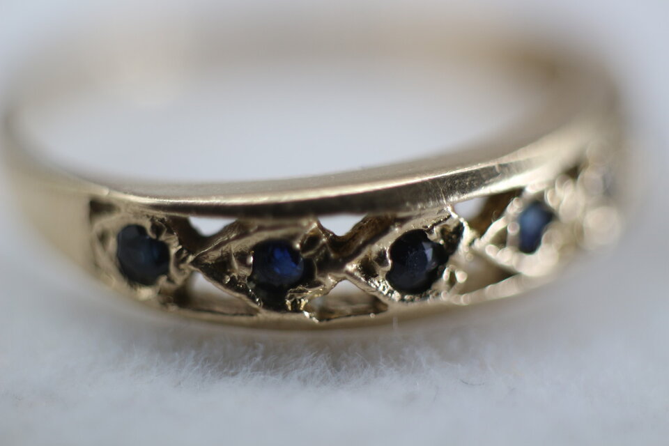 ビンテージ 英国 1979年 ブルーサファイア 375 9金 指輪 J187 ビンテージ 英国 イギリス 1979年 ブルーサファイア ゴールド