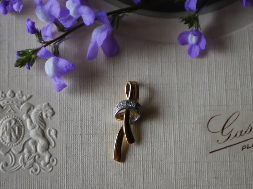 【FN-16】K18  リボン　ネックレストップ　ヴィンテージネックレス　ヨーロッパヴィンテージ　