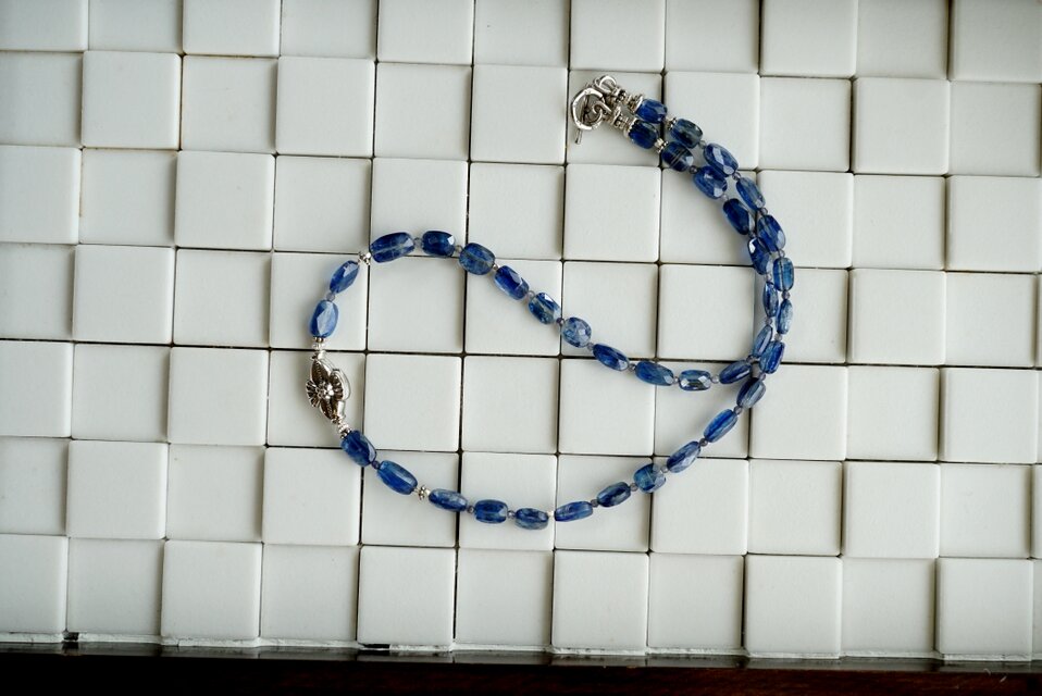 ブルーカイヤナイト43.０センチ.プラス18.０センチビーズネックレス！ カイヤナイト半透明ブルークリスタルキャッツアイ石シリーズ