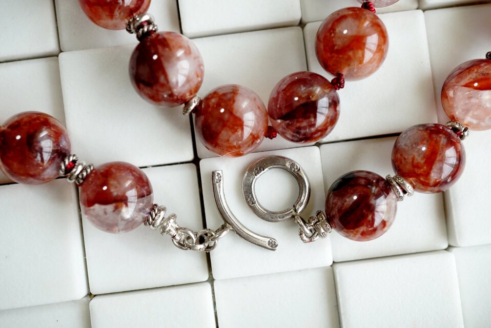 美しい赤！！レッドヘマタイトクオーツとシルバービーズネックレス